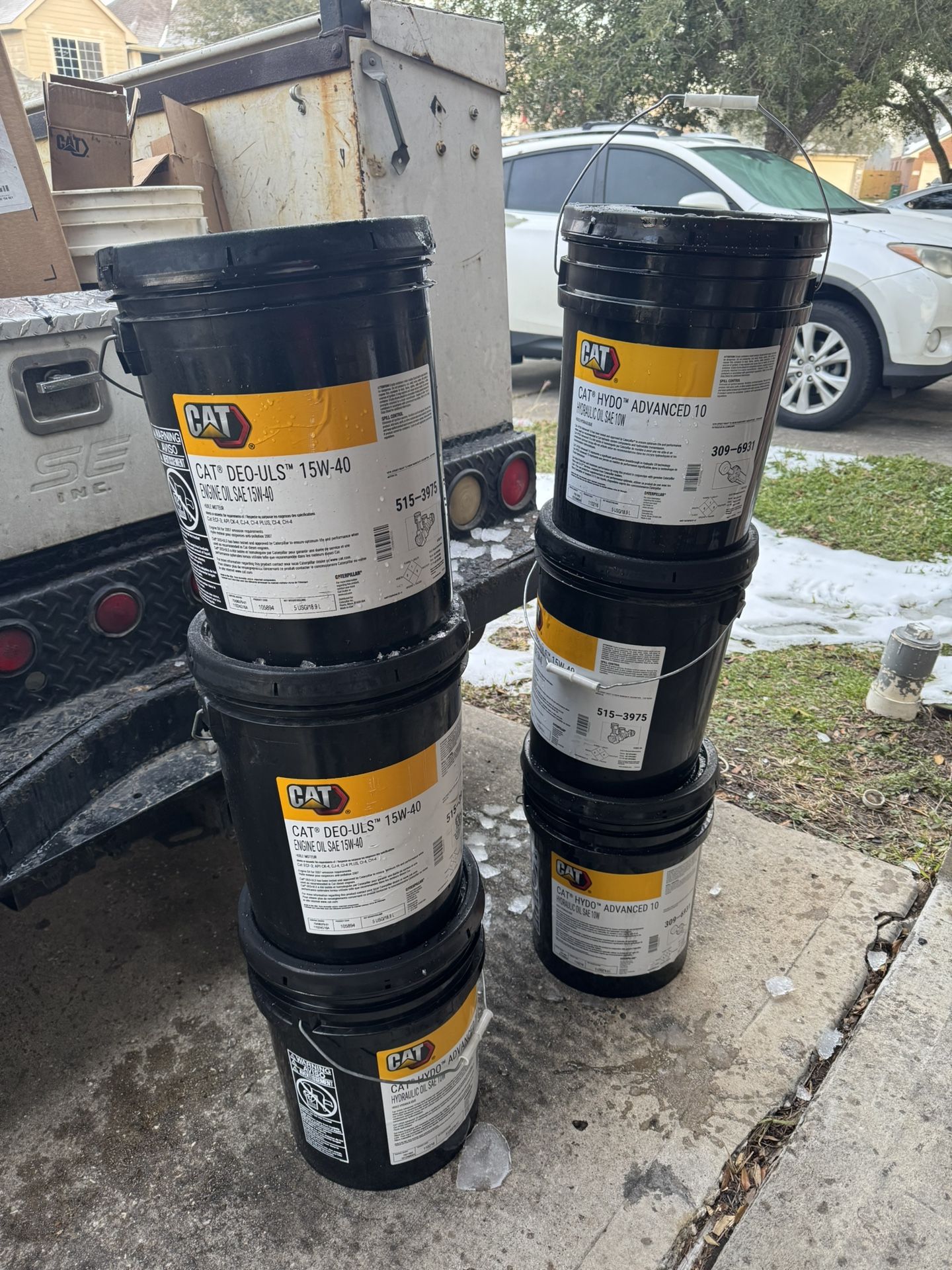 OEM CATERPILLAR HYDRAULIC OIL AND DIESEL ENGINE OIL