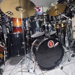 Complete Drum Set  !! $350 Or Best Offer !!