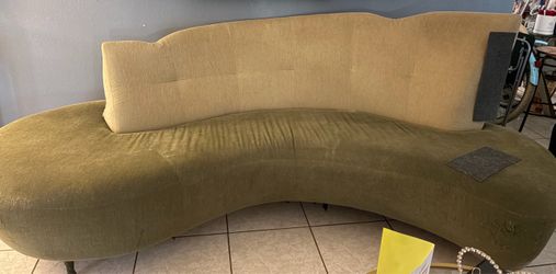 COUCH/ MUEBLE
