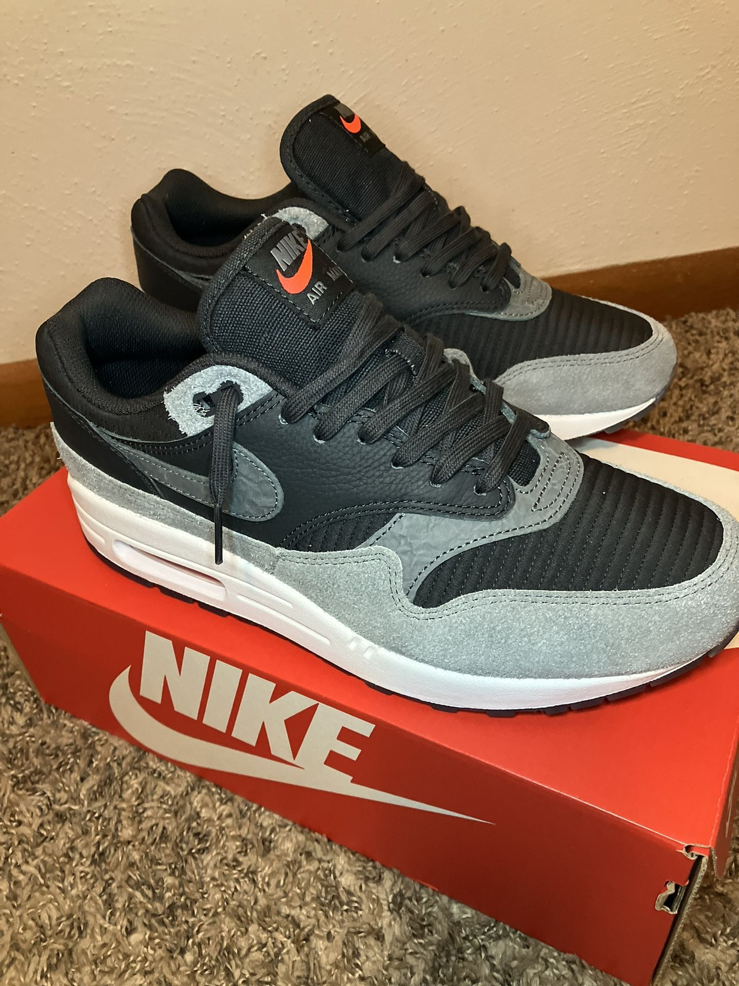 Air Max 1 Premium Size 9