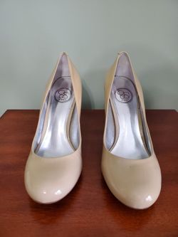 Jessica Simpson Oscar Dove 8.5