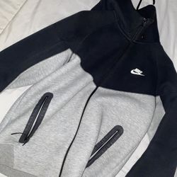 Nike Tech 