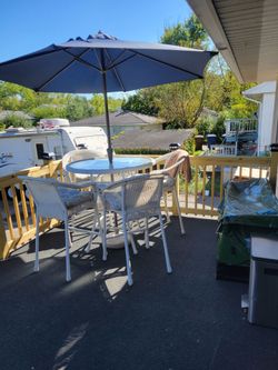Counter height patio set w/4 chairs