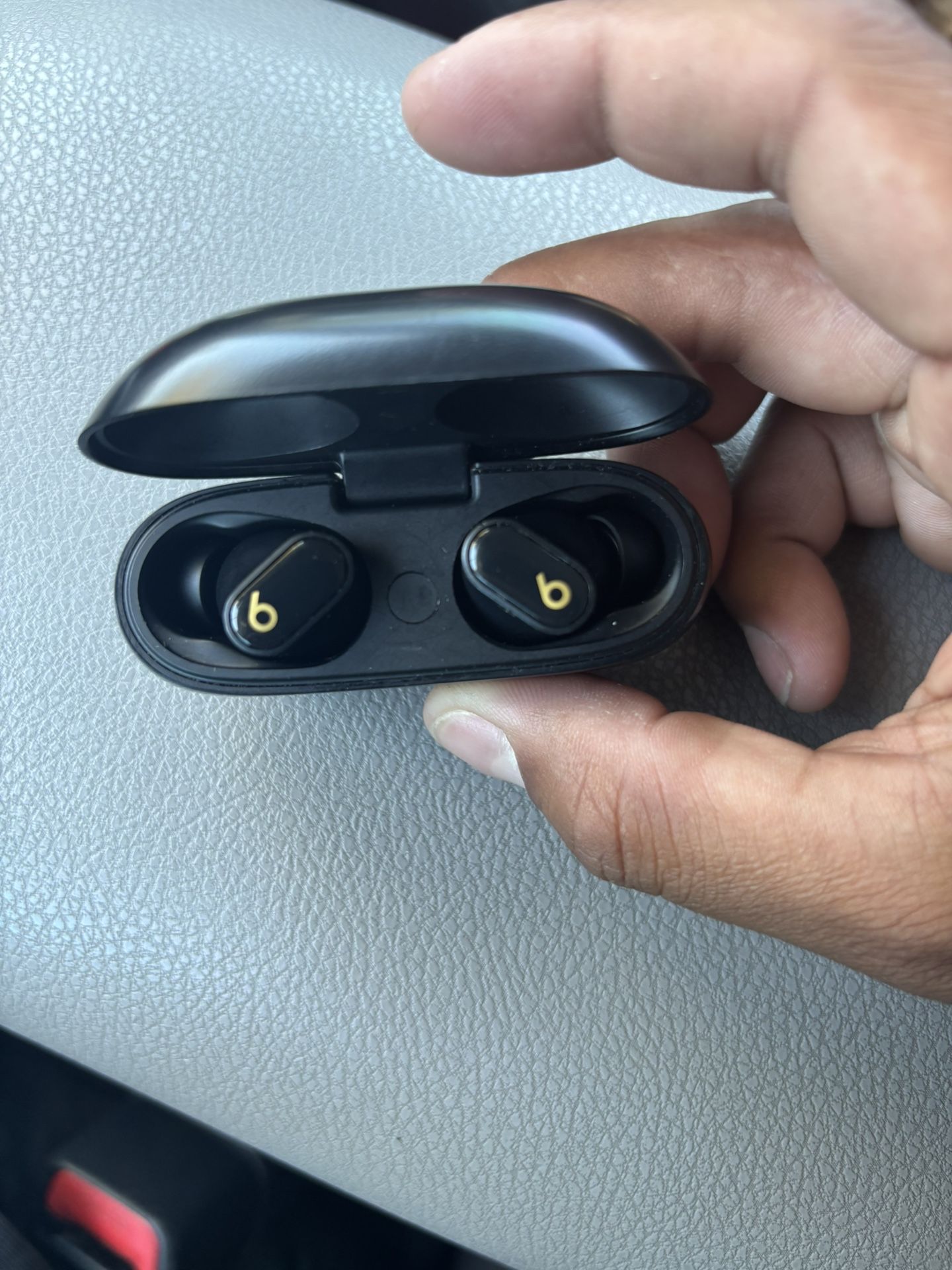 Beats Studio Earbuds 