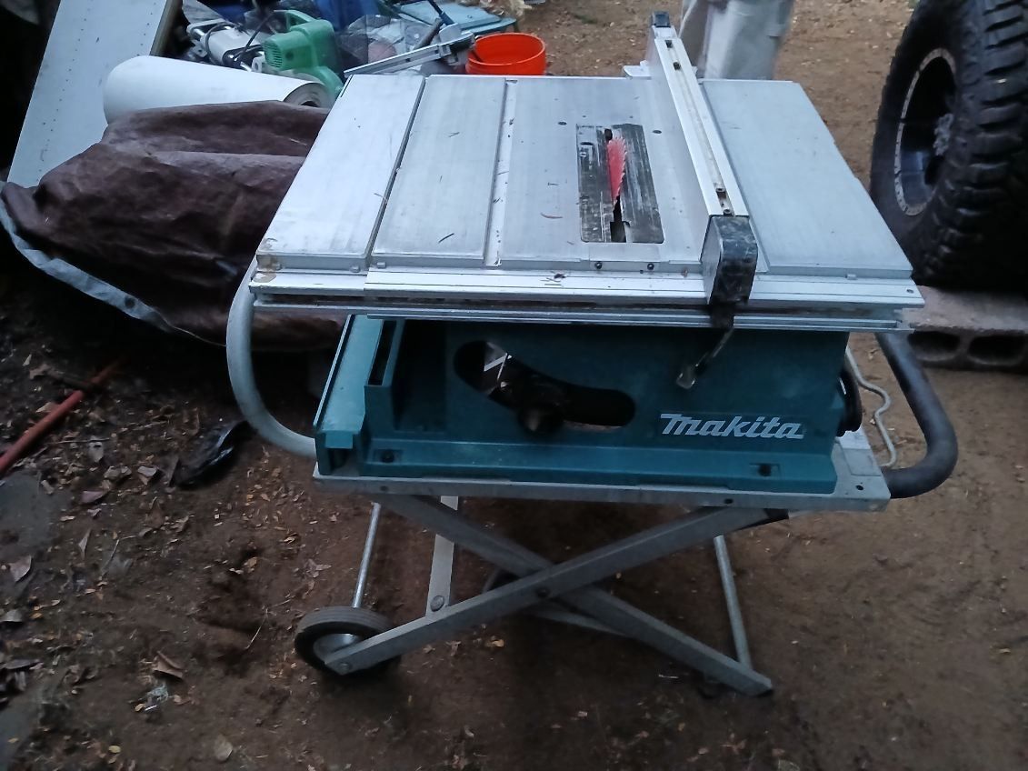 MAKITA TABLE SAW W/ STAND!