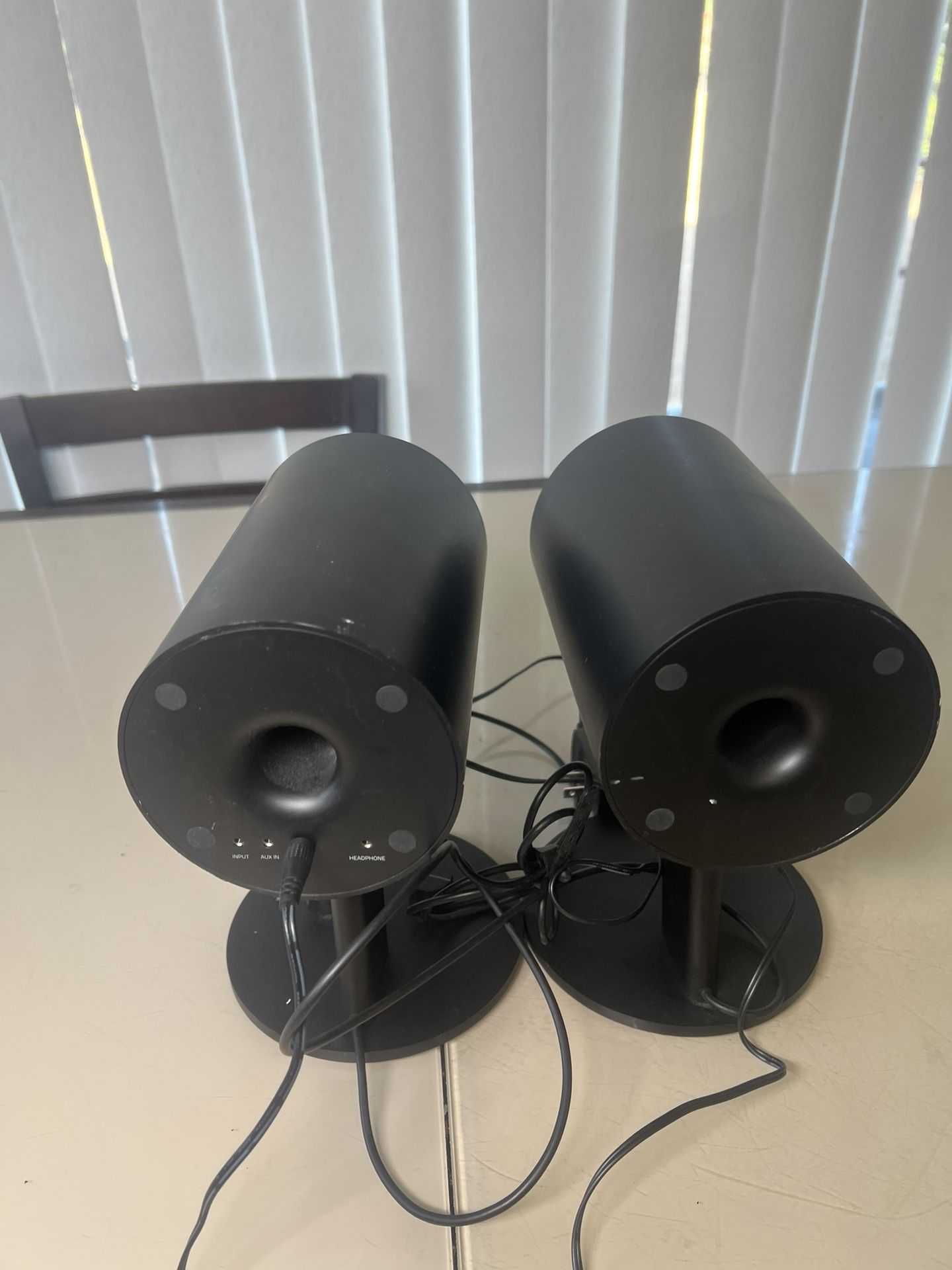 Razer Nommo Chroma  Gaming Speakers RZ05-0245 With Aux Cord. Used in good condition with minor cosmetic blemishes these blemishes are in the form of s