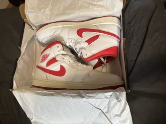 Air Jordan 1 mid se size 10.5 white/ref