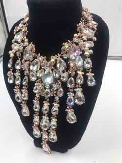 Natasha Beautiful elegant hi Fashion necklace! New!