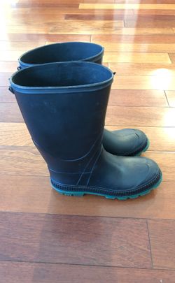 Snow boots goulashes