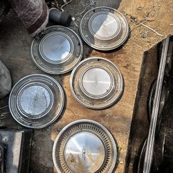 Oldsmobile Hubcaps 