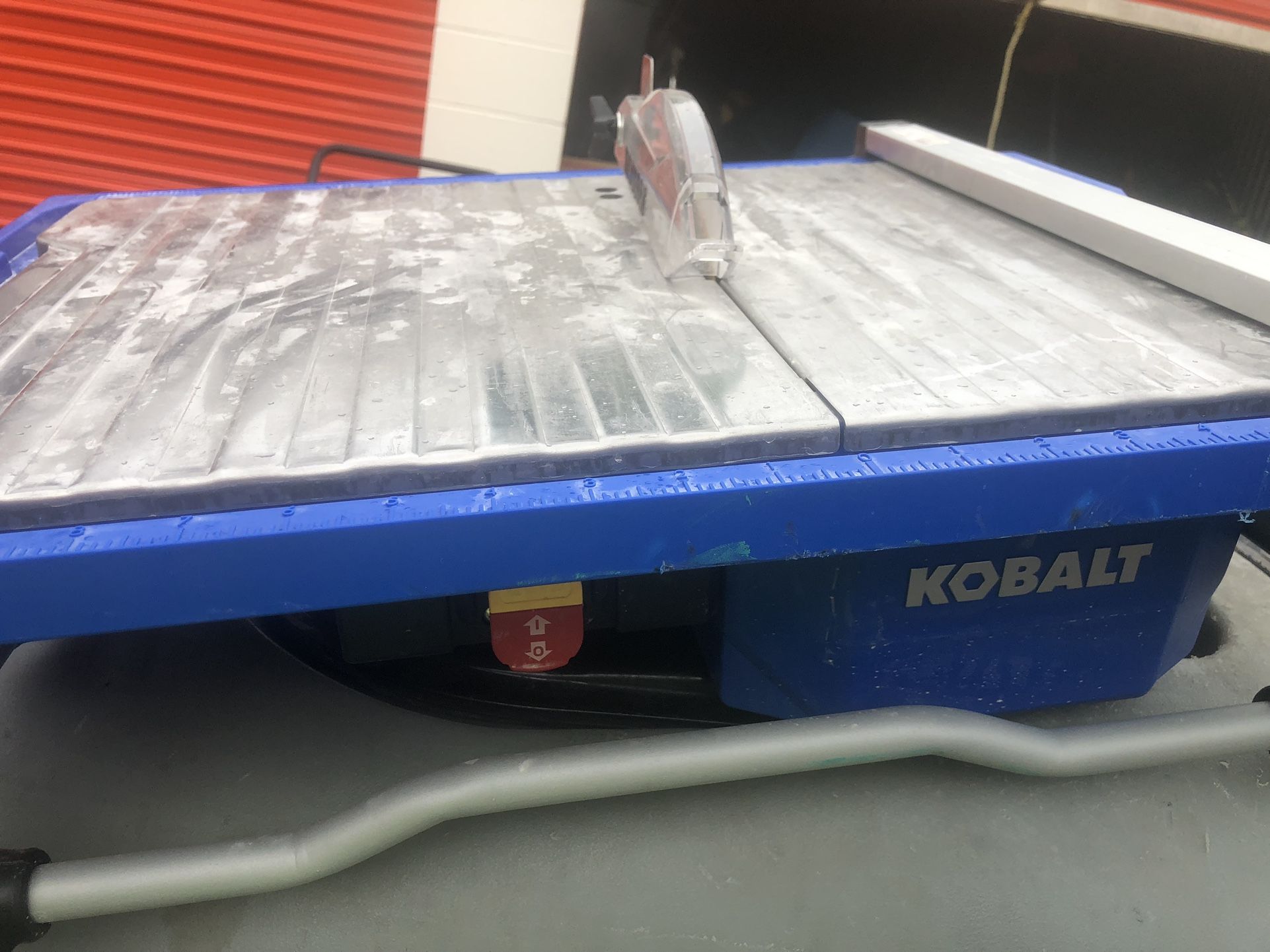 KOBALT TILE SAW