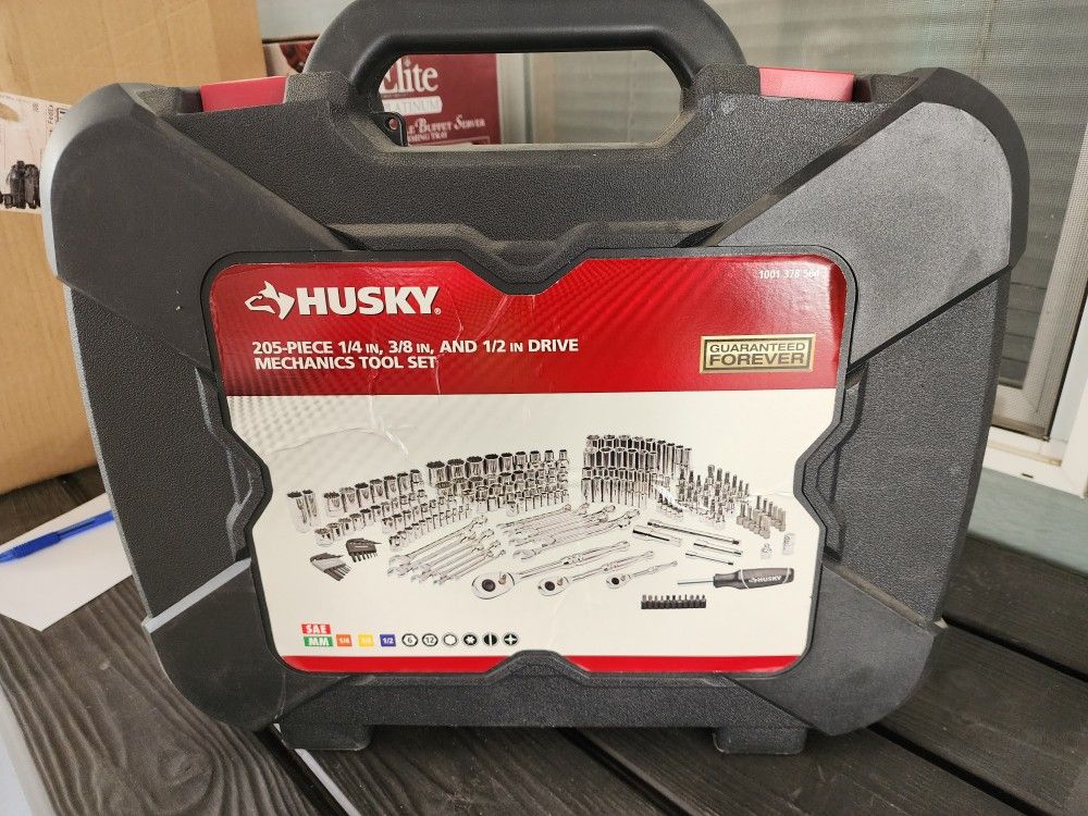 Husky Mechanic 205 Piece Tool Set