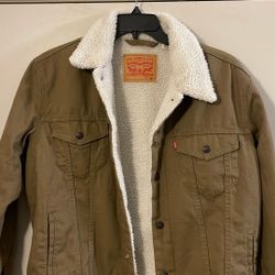 GUC Levi’s Trucker Sherpa Lined Jacket Medium. No Deliveries