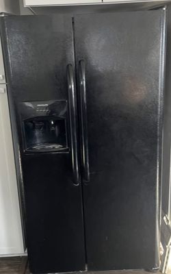 FRIDGE N FLAT TOP STOVE COMBO FOR 200