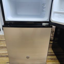 Mini Fridge Cooler And Freezer General Electric 