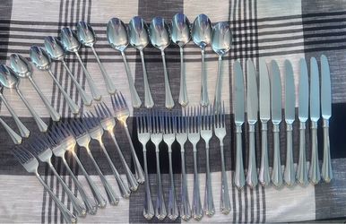 Oneida Juilliard flatware set golden trim stainless 37 piece