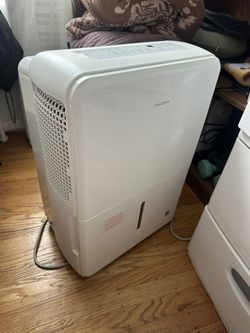 Insignia 35-pint Dehumidifier