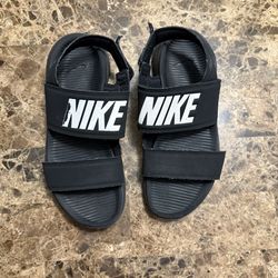 Nike Tanjun Sandals Size 7 Women 