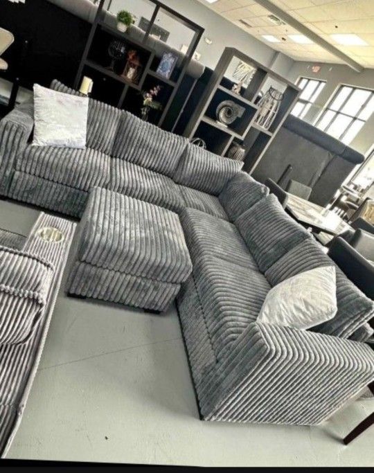 ✨️ Sectionals, 2pc Sofas ✨️ Furniture Queen Bedrooms, Dining Avail