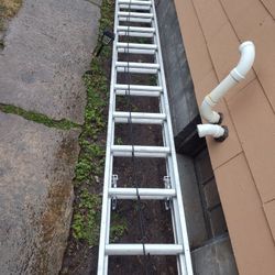 28 Ft Werner Ladder 