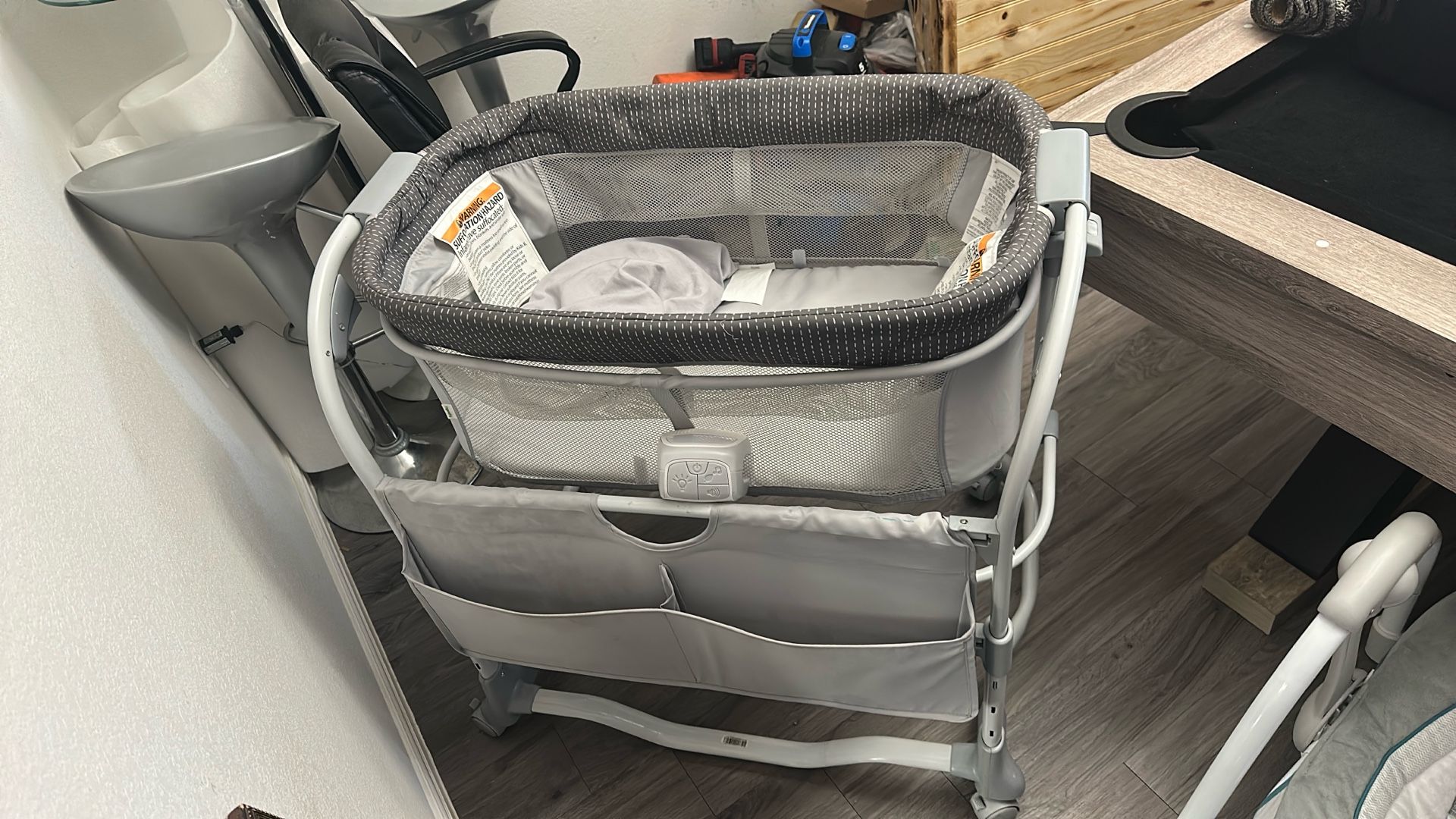 Ingenuity Dream & Grow Bedside Baby Bassinet with AirLoom Mattress for Ages 0 12 Months Adjustable Height Handstitch