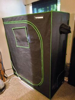 Well-Maintained VIVO SUN Grow Tent/ MOVING MUST GO!( Pending Pick Up)
