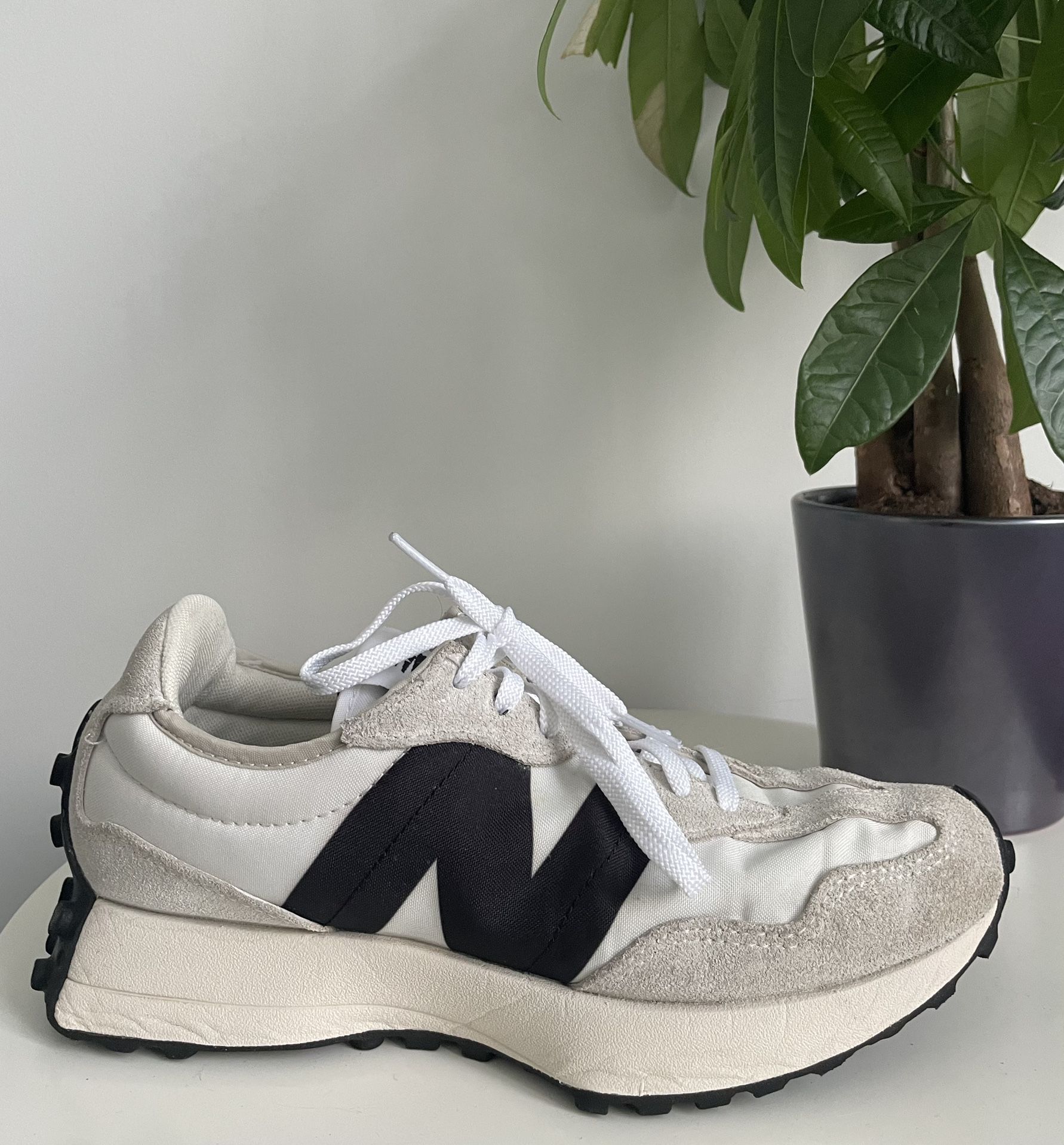 New Balance 327 White Black | Women 8.5