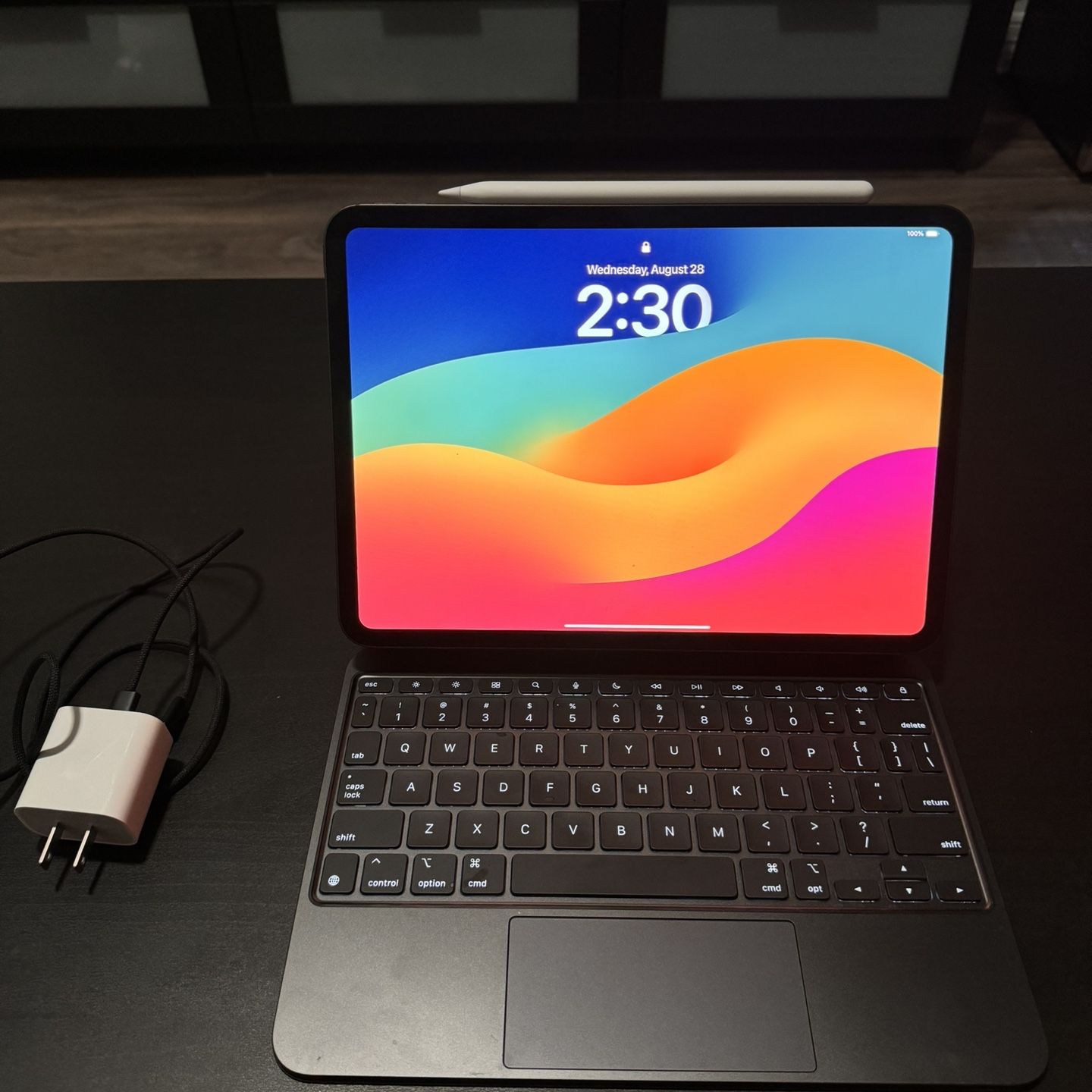 Apple iPad Pro 11-inch 256gb M4 with Magic Keyboard and