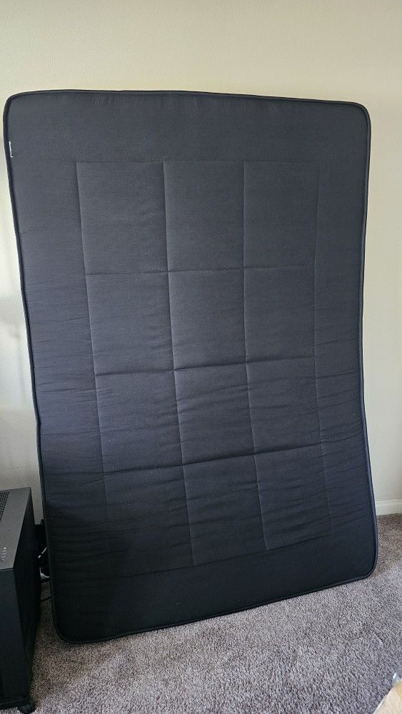 Very Clean 6" Futon Mattress. Black And White. Size Full. Excellent Condition
