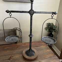 Farmhouse Balanced  Scale Statue