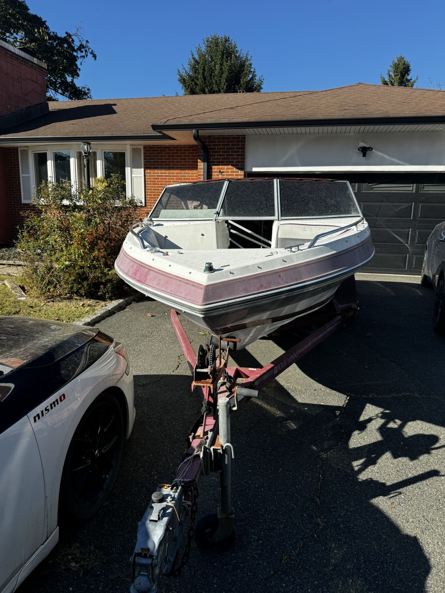 1990 WINN Speed Boat W/trailer