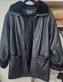 Beaitiful loned warm black Leather Jacket, like New
