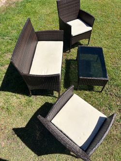 4-Piece Outdoor Wicker Patio Furniture Set