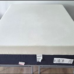 Newer queen Zinus memory foam mattress, box spring, smart bed frame