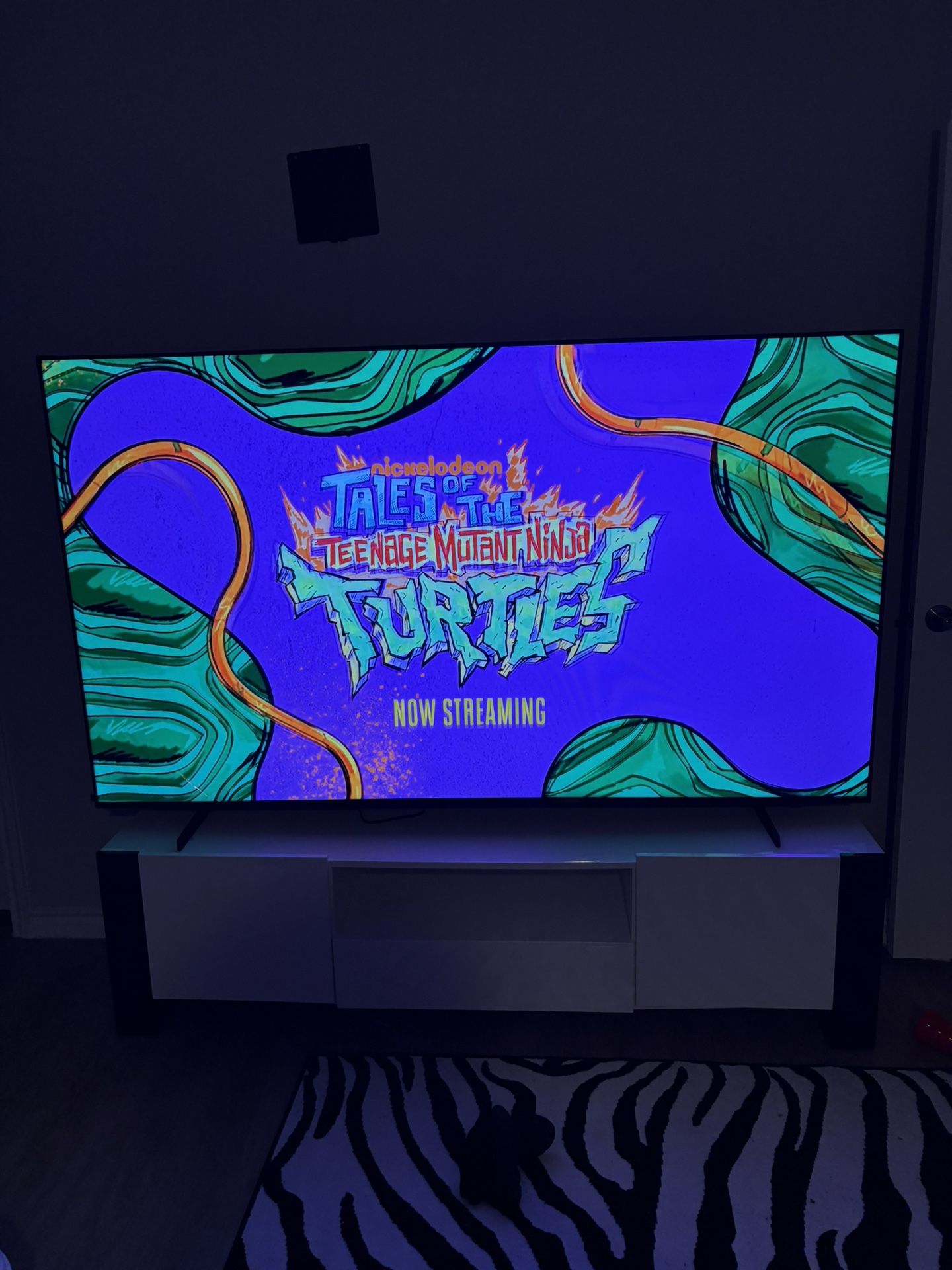 85 Inch Tv With Stand - Read Description