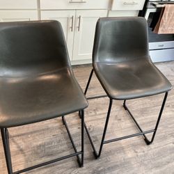 Pub Table Chairs