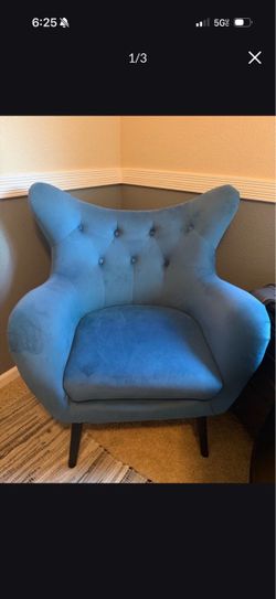 Blue Velvet Tufted Accent Chair