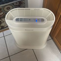 Honeywell Air Purifier Model HAP 204 In Excellent Condition $100 Or Best Offer