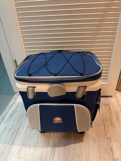 Igloo MaxCold Rolling Cooler Bag