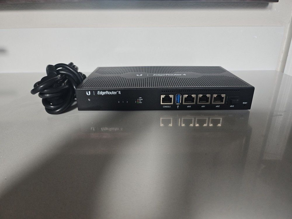 Ubiquiti ER 4 EdgeRouter 4 Port Gigabit Router with 1 x SFP Port