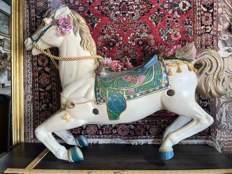 Plastic Painted Carosoul Horse Statue