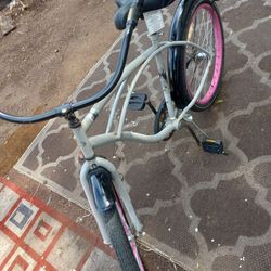 Bike Beach Cruiser 24inch Very Good Tires And New Tubes  & New  Comfortable  Seat Evrything Is Perfect 