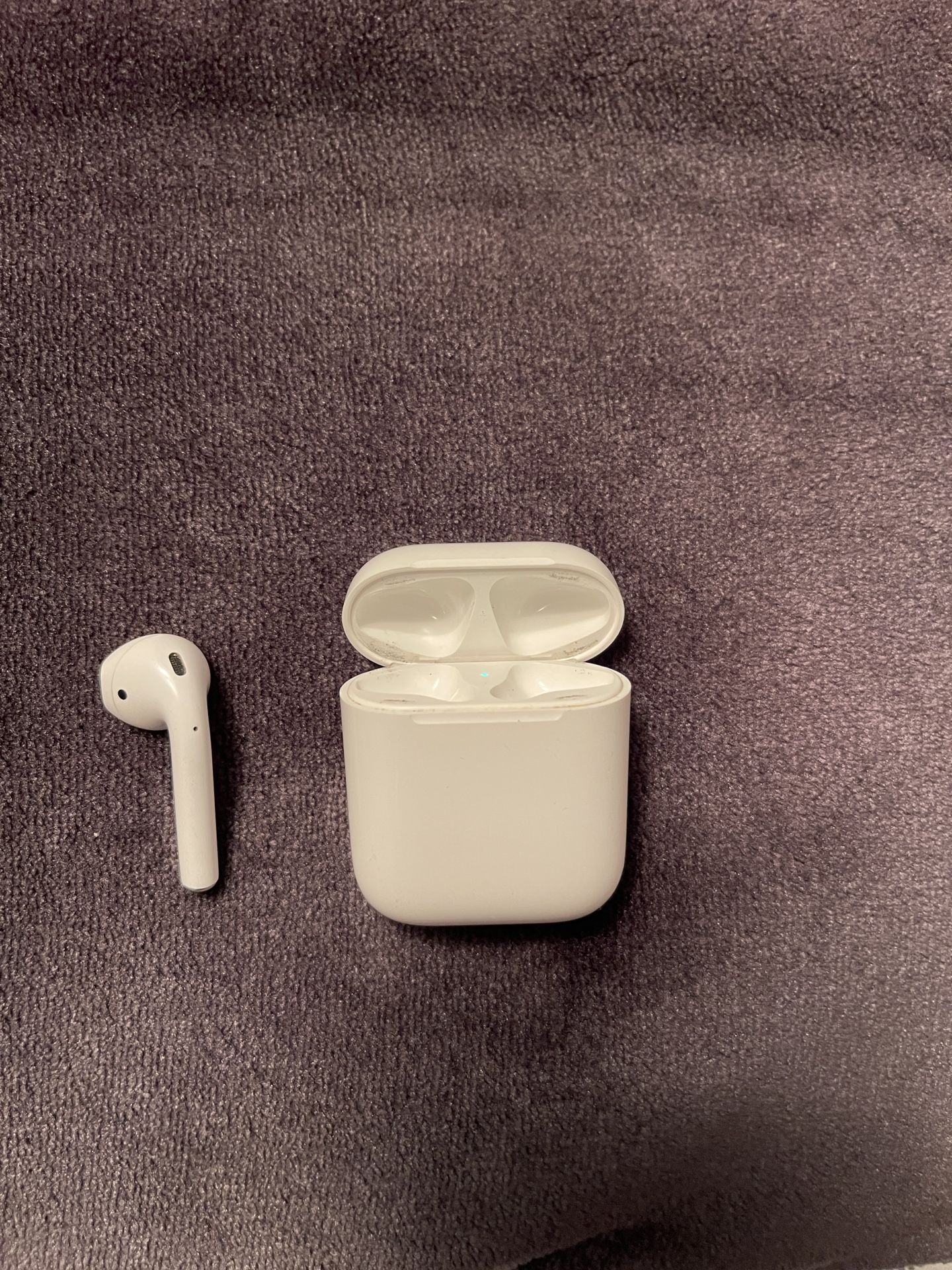 Airpods 2 (right earbud is missing)