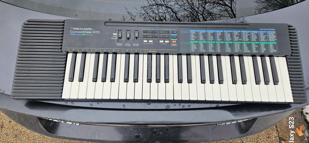 Realistic Concertmate-670 Electronic Keyboard