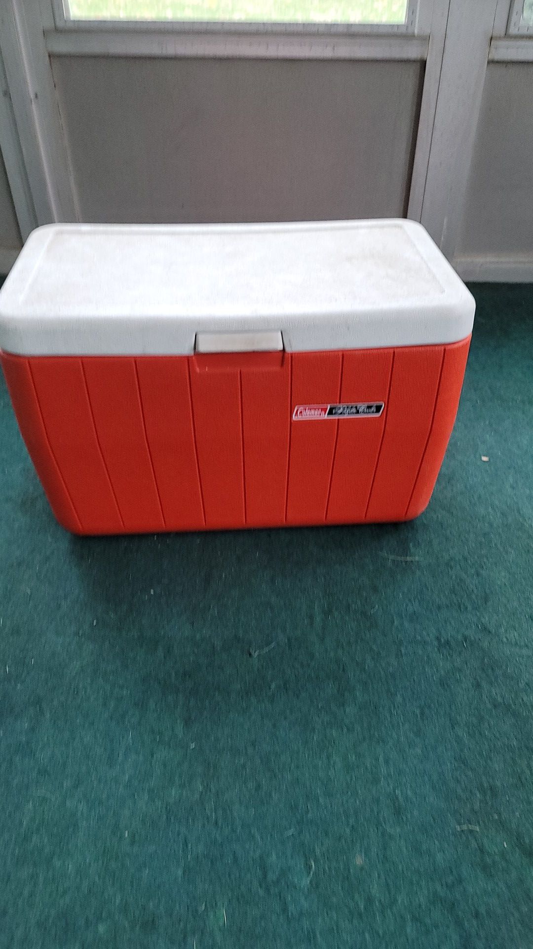 Coleman polylite cooler - located in Commack free