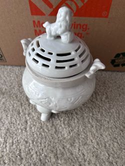Dehua White Glazed Porcelain Incense Burner / Censer with Dog Finial