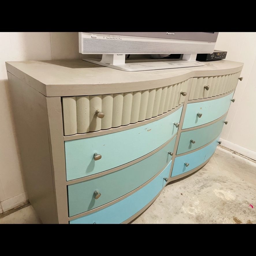 Cute Mid Century Dressers 