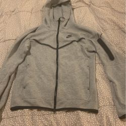 Grey Men's Nike Tech (used) Men's Size Small for Sale in Yonkers, NY -  OfferUp
