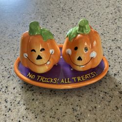 Halloween Salt And Pepper Shakers New