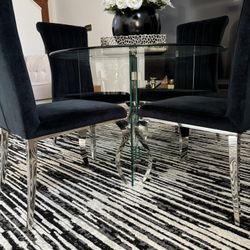 Round dining table with 4 chairs